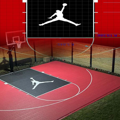 Cartone con campo da basket interconnesso per uso interno ed esterno