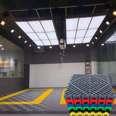 Piastrelle anti scivolamento per pavimenti di garage ventilate 440g Piastrelle in PP Pavimenti